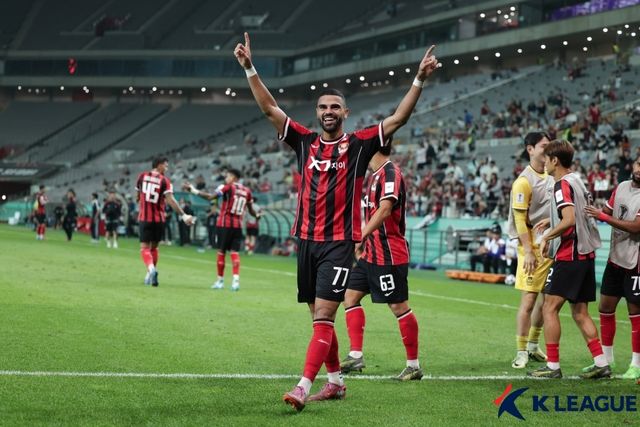 득점 후 기뻐하는 루카스