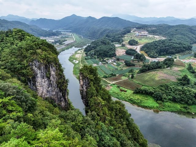선돌과 서강 [사진/백승렬 기자]