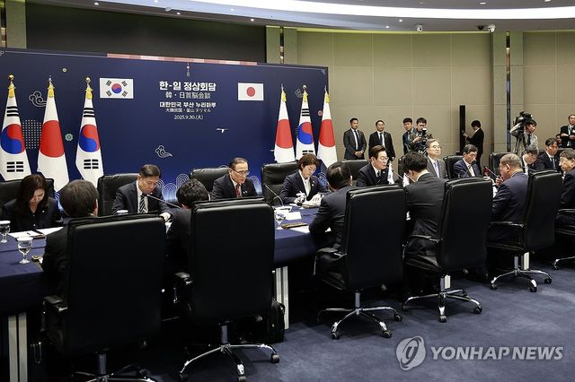 셔틀 외교 정착, 부산에서 만난 한일 정상