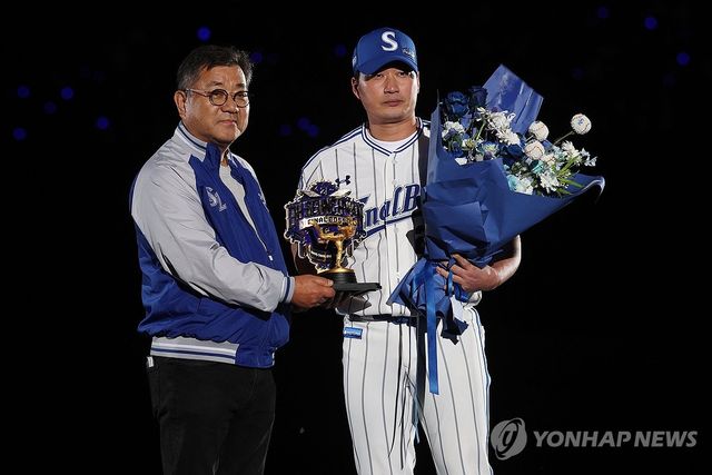 은퇴선물 받는 오승환