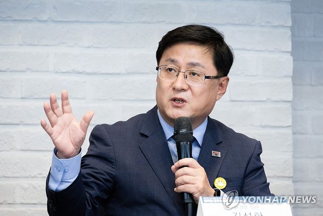 김성환 환경부 장관, 2035 국가 온실가스 감축목표 전력분야 토론회 주재