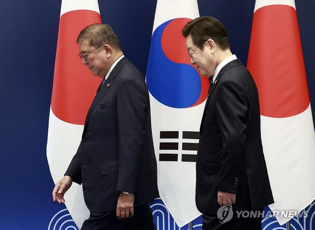 부산에서 다시 만난 한일 정상