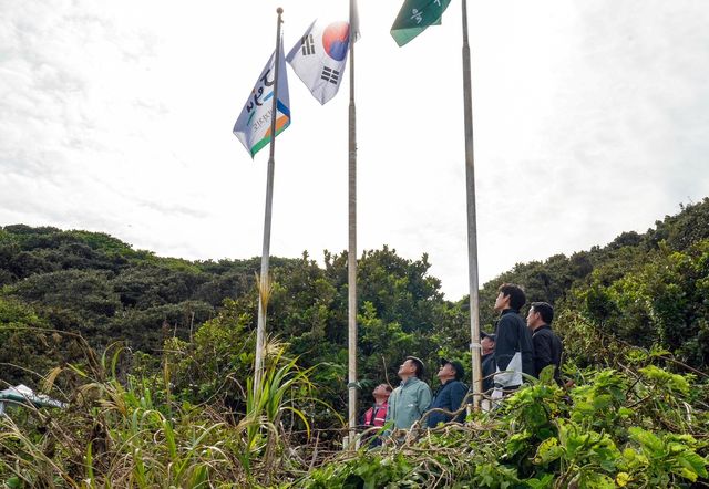 사수도에 제주도기 재게양