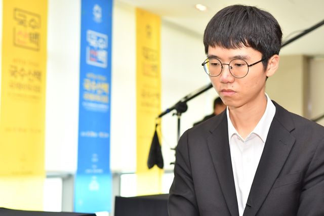 변상일 9단이 제11회 국수산맥배 8강에 올랐다.