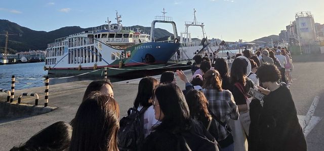 여객선 기다리는 승객