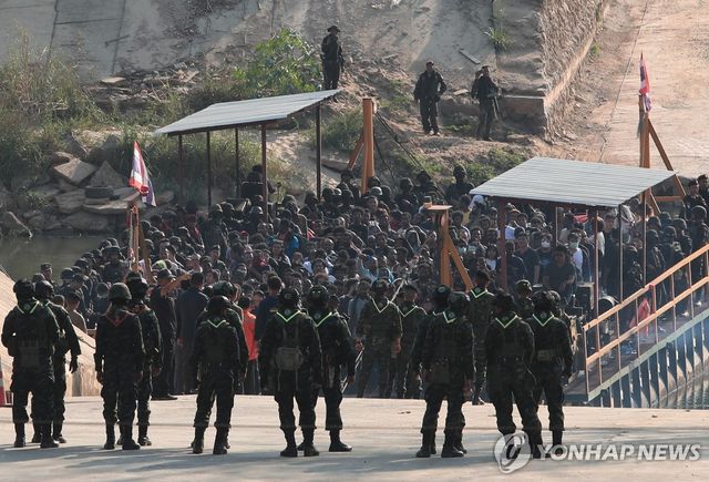 미얀마의 중국인 운영 '콜센터 사기' 조직에서 구출된 인원들