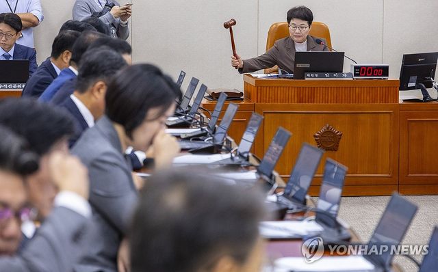 국회 기재위, 2025년도 국정감사 증인·참고인 출석요구의 건 처리
