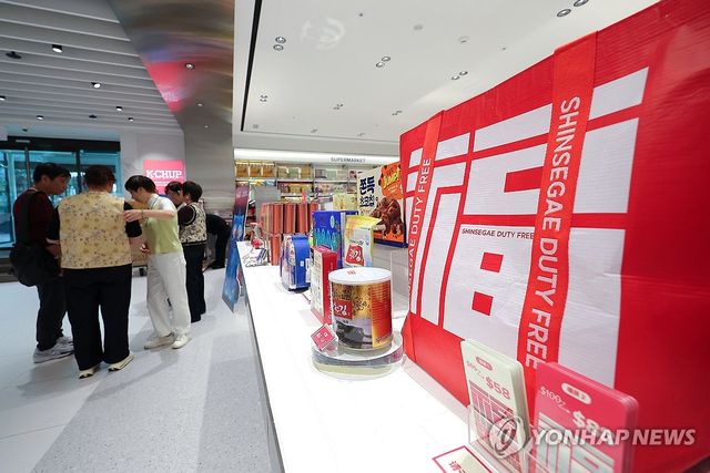 '무비자 특수' 중국인 관광객 겨냥하는 유통가