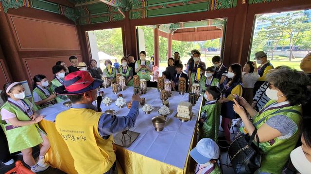 제물 진설 체험 모습 