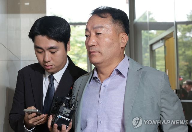 특검 출석하는 김계환 전 해병대 사령관