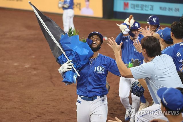 삼성 르윈 디아즈(맨 앞)