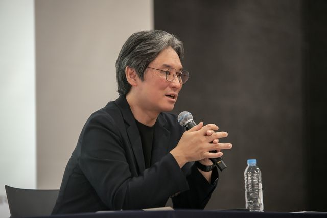 답변하는 류재준 서울국제음악제 음악감독