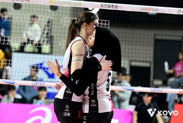 정관장의 공격을 이끌었던 부키리치(왼쪽)와 메가