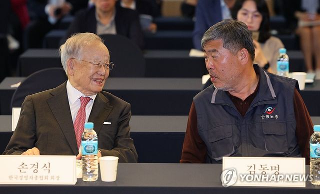 대화하는 손경식-김동명