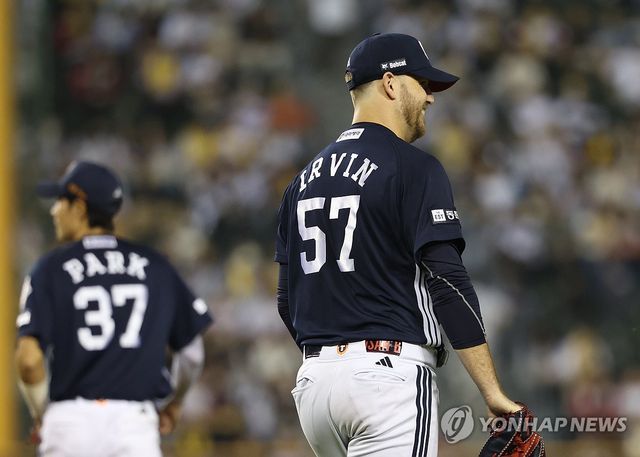 ‘쉽게는 못 보내주지’