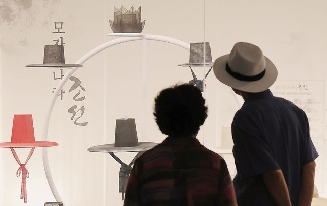 모자의 나라 조선 