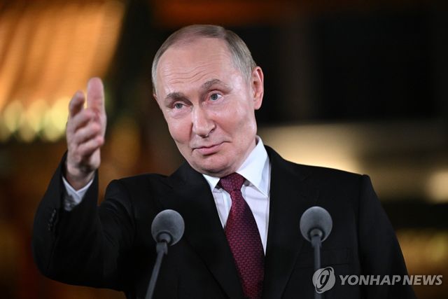기자회견 중인 푸틴