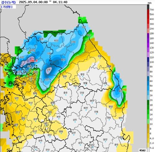 4일 오전 11시 40분까지 강원 등 중부지방 누적 강수량. 동해안의 경우 북부와 남부에만 많은 비가 기록되고 있다. [기상청 제공. 재판매 및 DB 금지] 