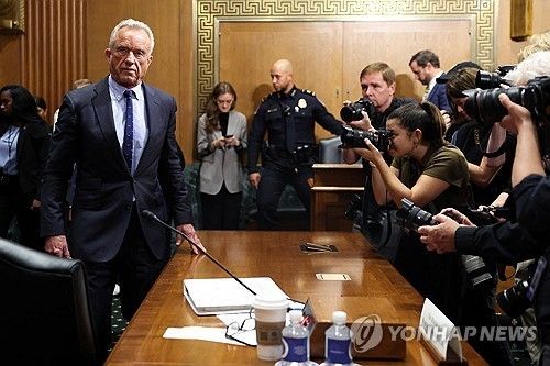 상원 청문회 나온 케네디 장관 