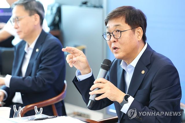 취임 한 달 기자간담회 갖는 최휘영 장관