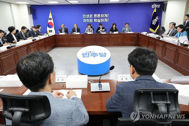 발언하는 문진영 사회수석