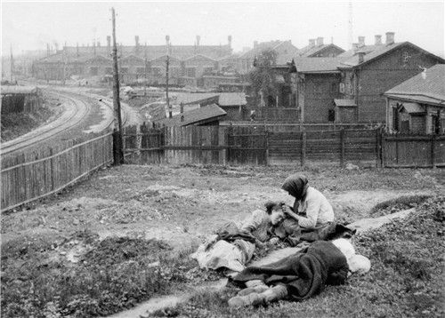 버려진 땅에서 굶주린 사람들