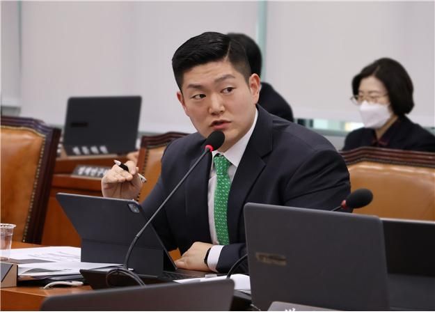 국회 정무위원회 소속 국민의힘 김재섭 의원
