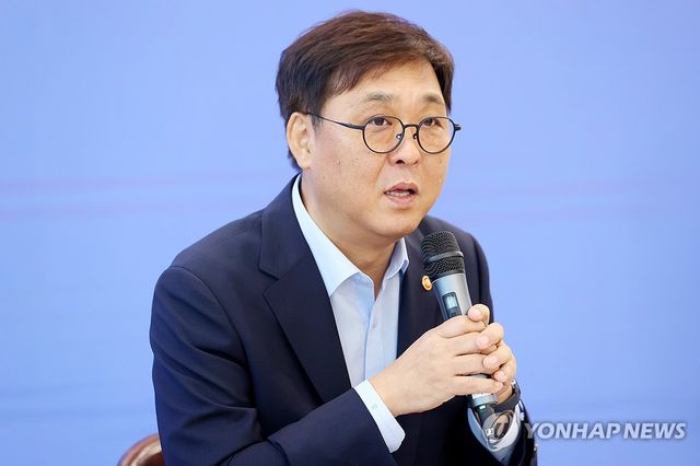 기자간담회 하는 최휘영 장관