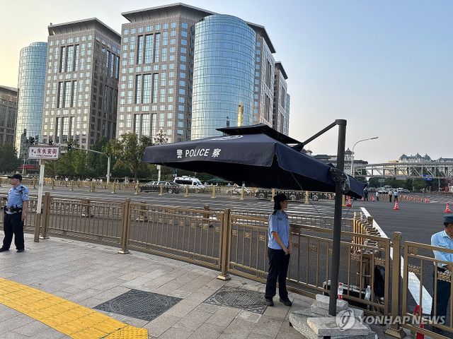 이동하는 김정은 북한 국무위원장 의전차량 행렬