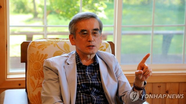 연합뉴스와 [삶] 인터뷰 중인 이계호 교수