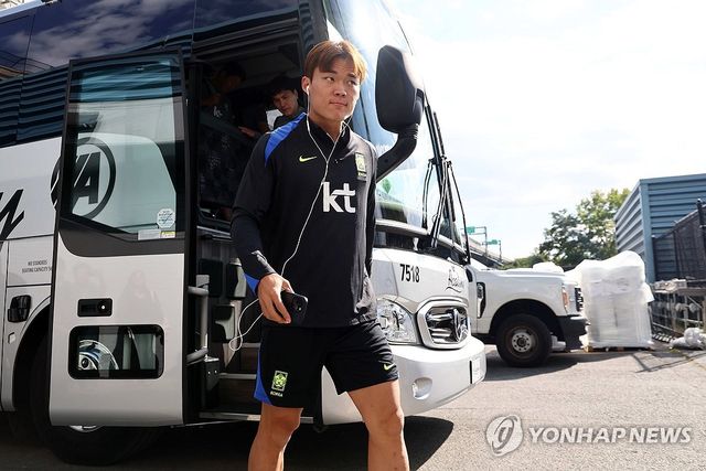 경기장 들어서는 오현규