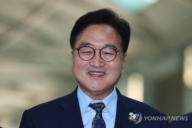 밝은 표정 보이는 우원식 국회의장