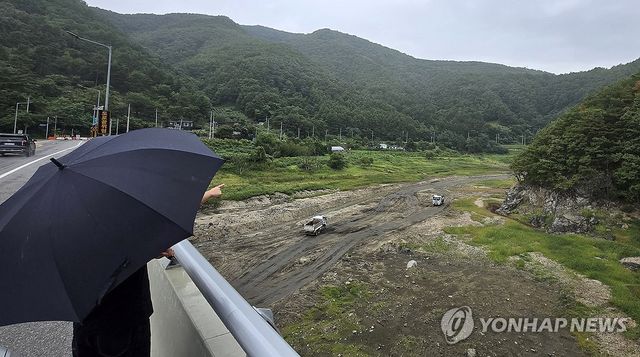 극한 가뭄 강릉에 찔끔 비