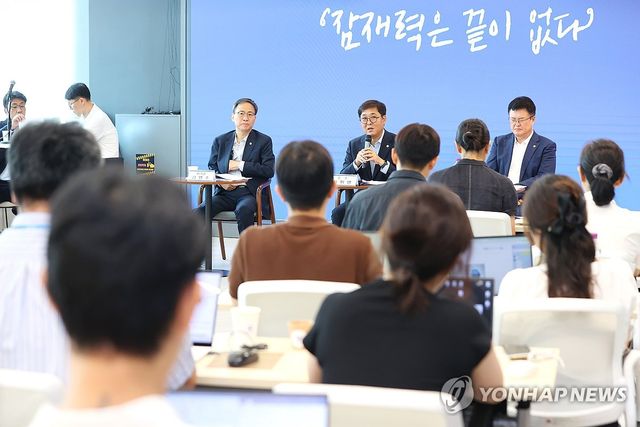 최휘영 문체부 장관, 취임 한 달 기념 기자간담회