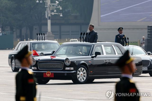 '승전 80주년' 열병식서 군 사열하는 시진핑 중국 국가주석