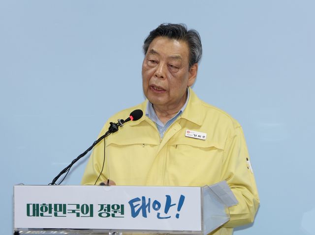 기자회견하는 가세로 충남 태안군수