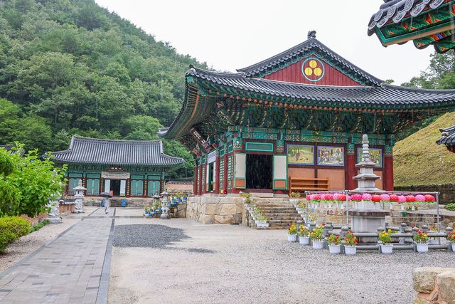 금당사 극락보전과 지장전 [사진/백승렬 기자]