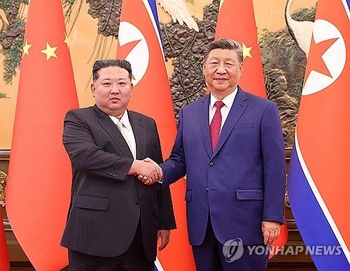 4일(현지시간) 중국 베이징서 회담 가진 북중 정상