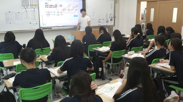 남자학교에서 남녀공학으로 전환한 마산해운중 여학생반