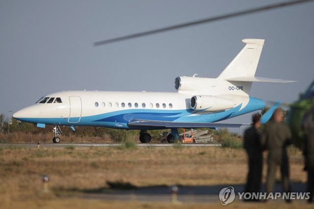 EU 집행위원장 태운 항공기