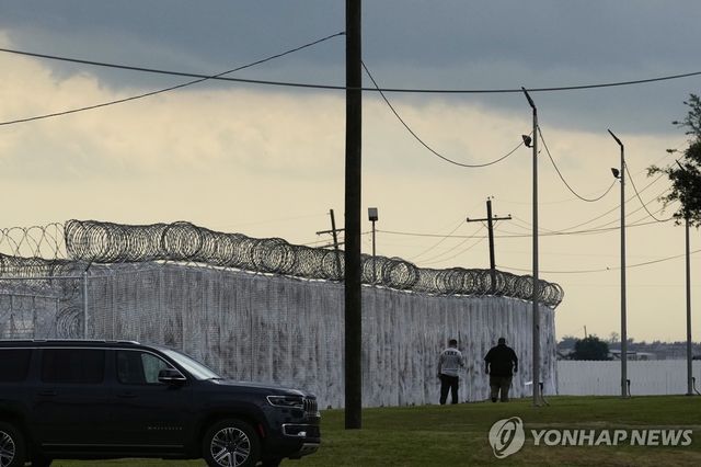 '캠프 57'의 보안벽