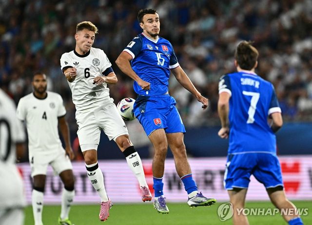 독일(흰색 유니폼)과 슬로바키아의 경기 모습.