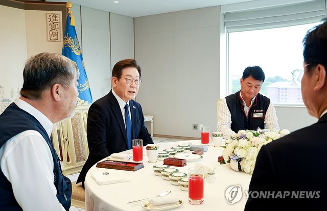 이재명 대통령, 양대노총 위원장과의 대화