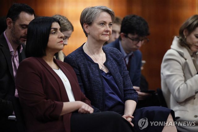 마무드 신임 내무장관(왼쪽)과 쿠퍼 신임 외무장관