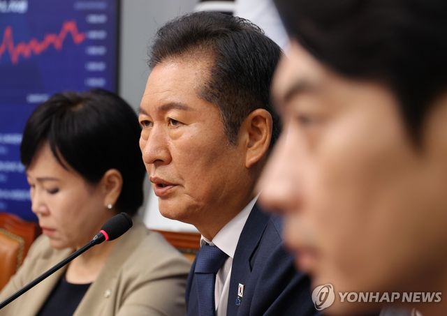 민주당 최고위서 발언하는 정청래 대표