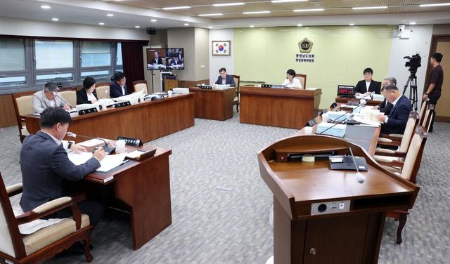 충남도의회 행정문화위원회 회의