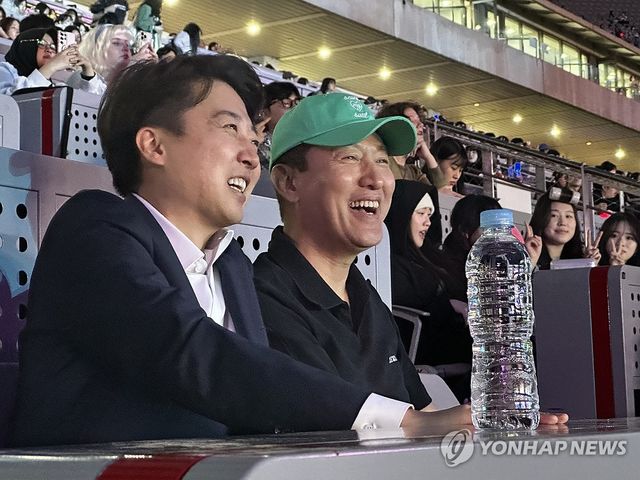 서울스프링페스타 원더쇼 개막식 관람하는 이준석-오세훈