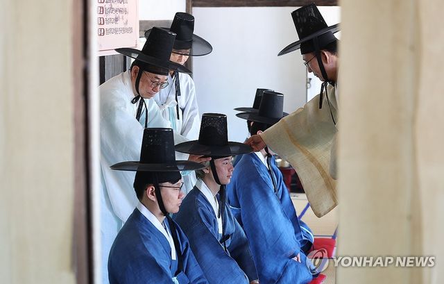 갓 쓰고 어른 됐어요