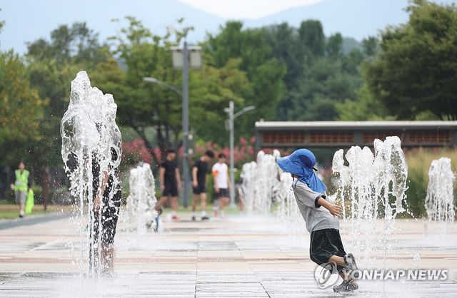 '무더위에는 바닥분수지'