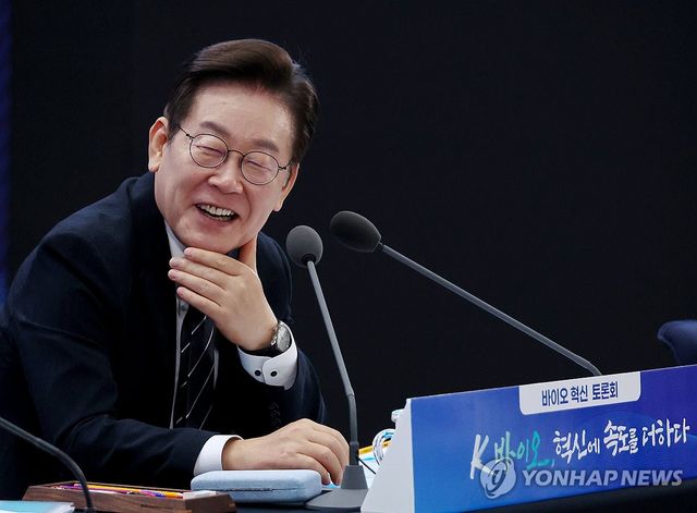 밝은 표정의 이재명 대통령